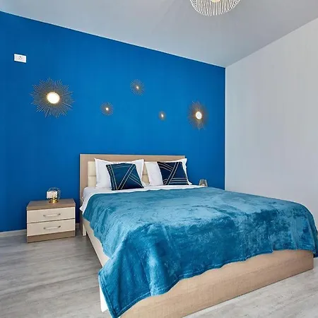 Blue Promenada Beachfront Mamaia Nord Apartment *