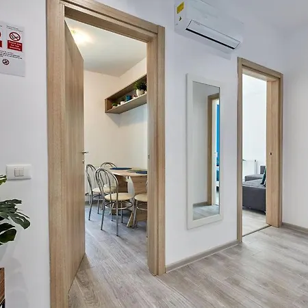 Apartment Blue Promenada Beachfront Mamaia Nord